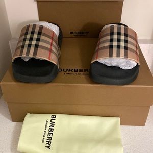 Authentic Burberry Slides 39 7.5-8